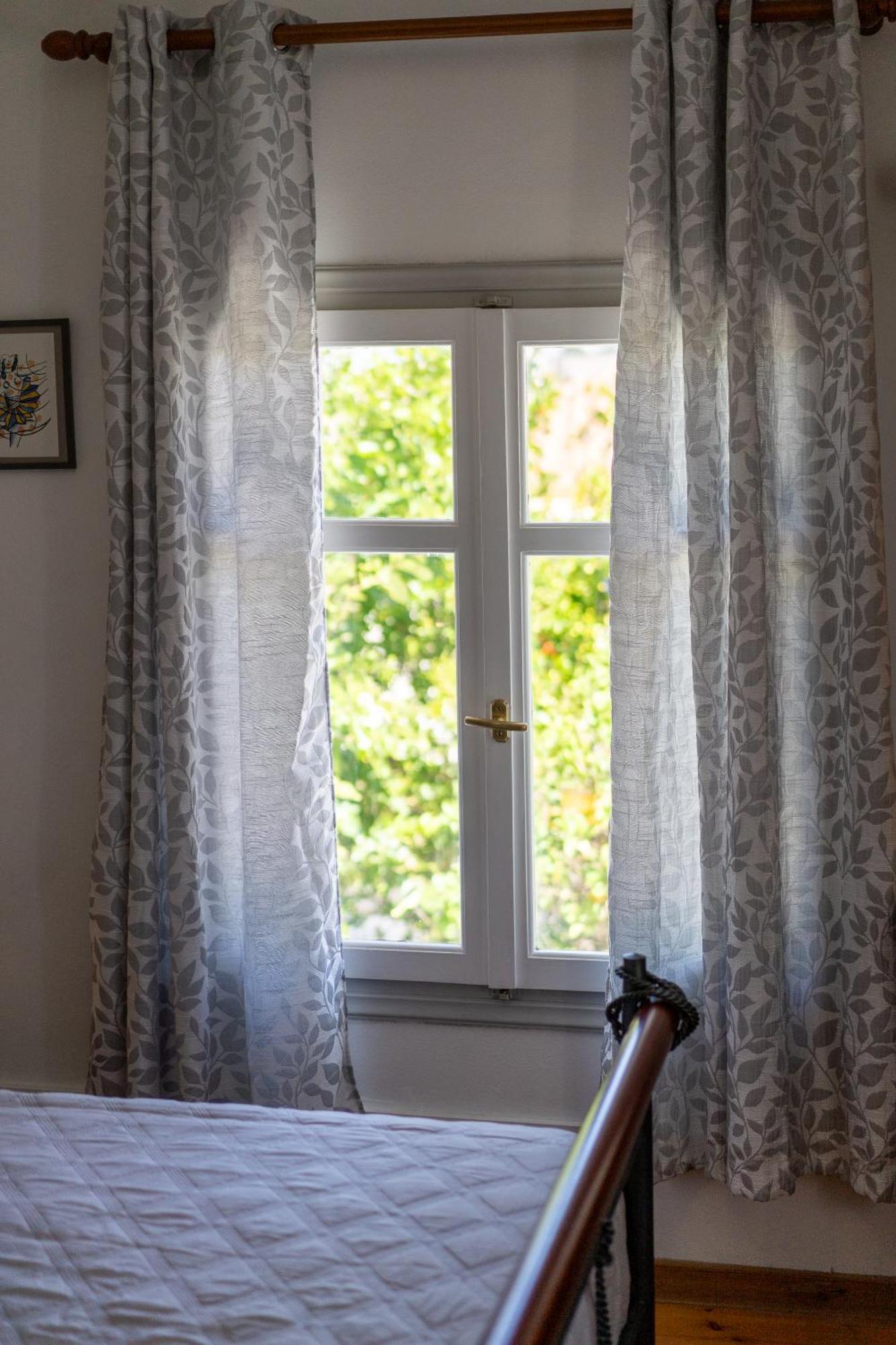 Spacious Home With Yard, Mytilene Lesvos Bagian luar foto