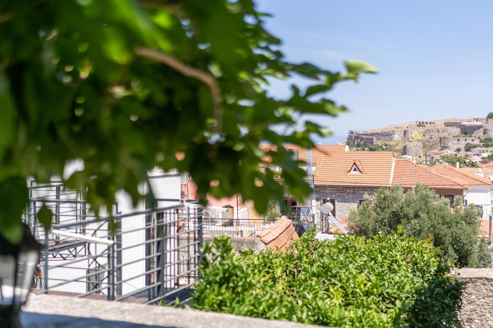 Spacious Home With Yard, Mytilene Lesvos Bagian luar foto