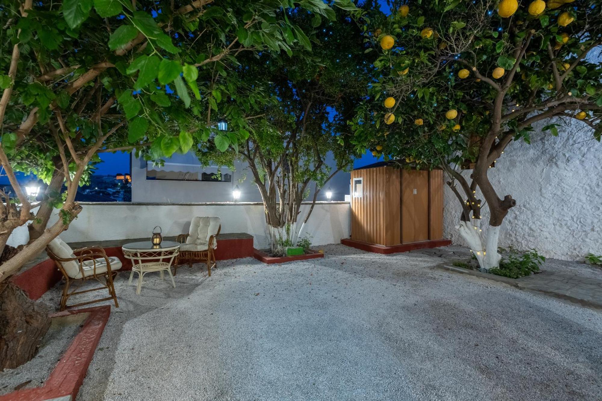 Spacious Home With Yard, Mytilene Lesvos Bagian luar foto