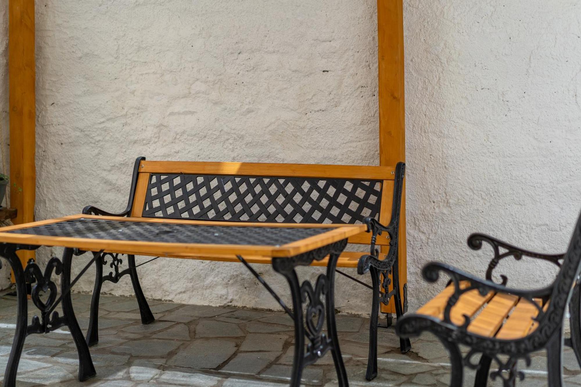 Spacious Home With Yard, Mytilene Lesvos Bagian luar foto