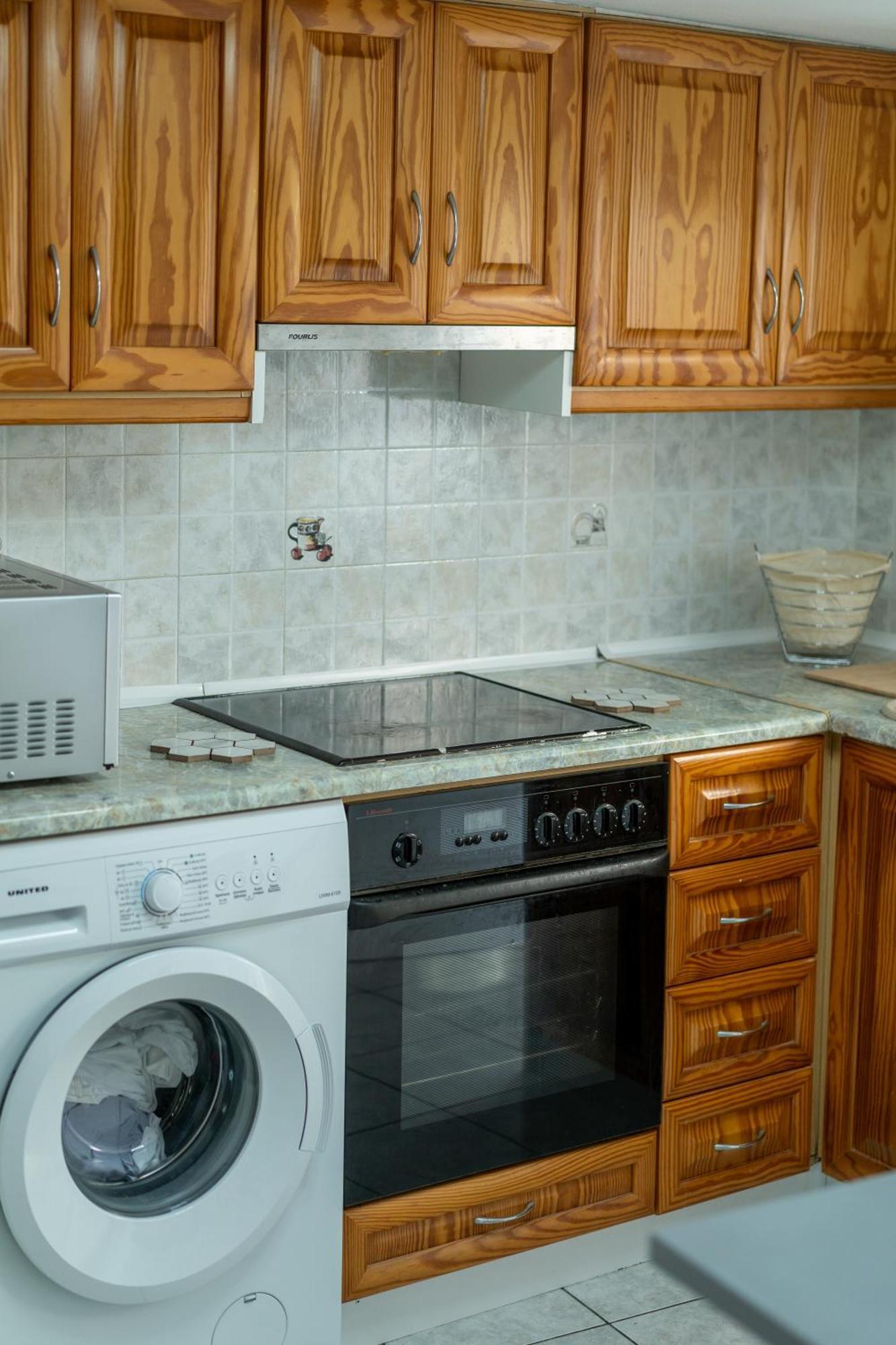 Spacious Home With Yard, Mytilene Lesvos Bagian luar foto