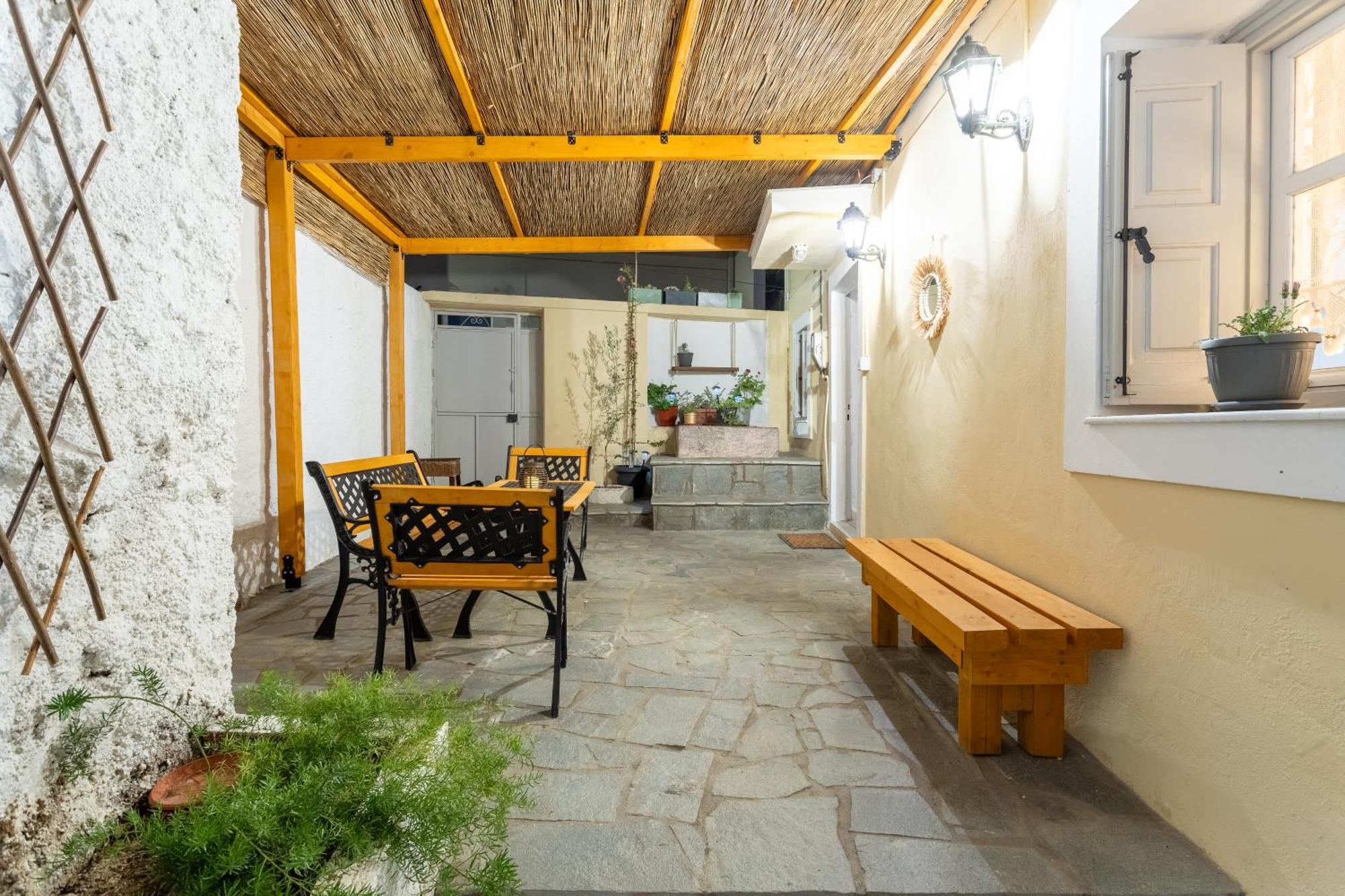 Spacious Home With Yard, Mytilene Lesvos Bagian luar foto