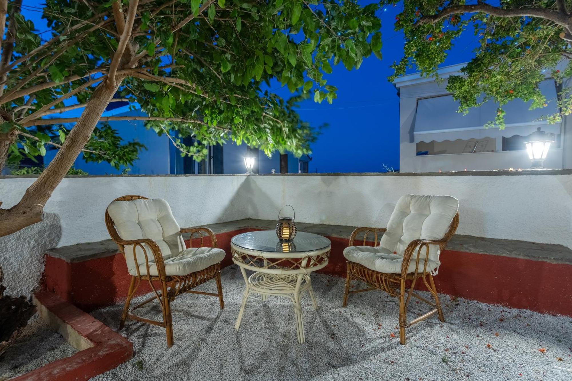 Spacious Home With Yard, Mytilene Lesvos Bagian luar foto