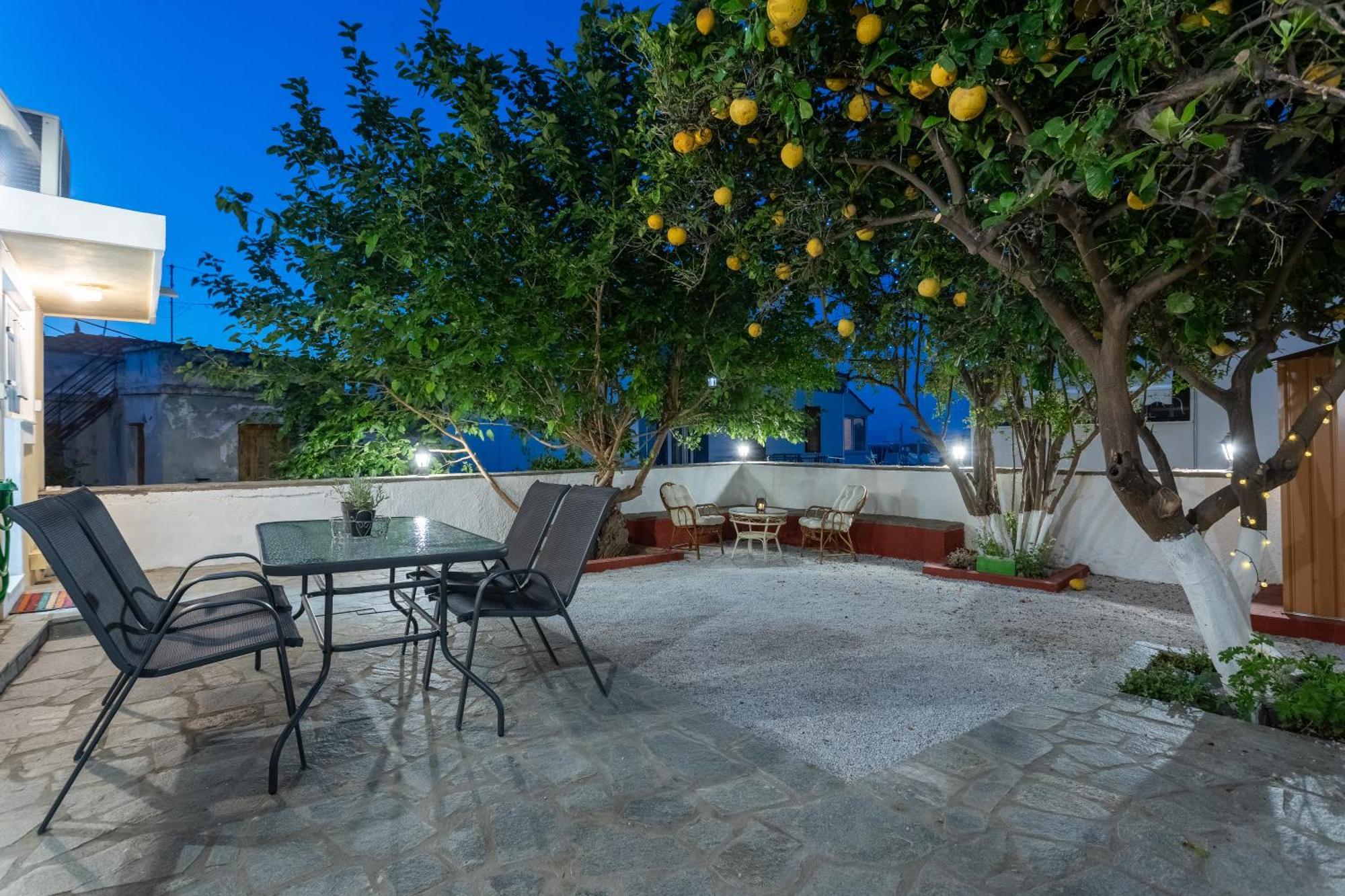 Spacious Home With Yard, Mytilene Lesvos Bagian luar foto