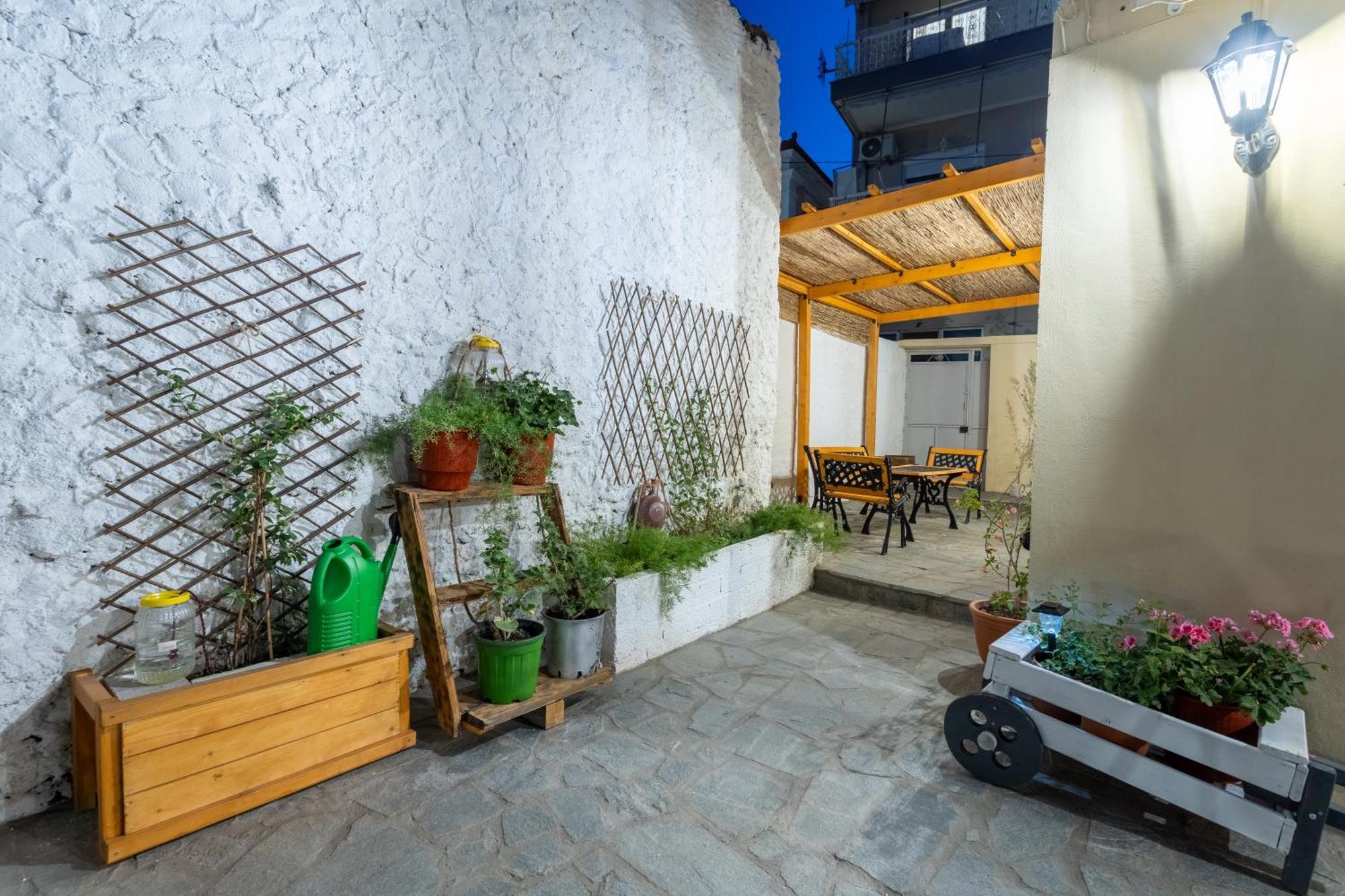 Spacious Home With Yard, Mytilene Lesvos Bagian luar foto
