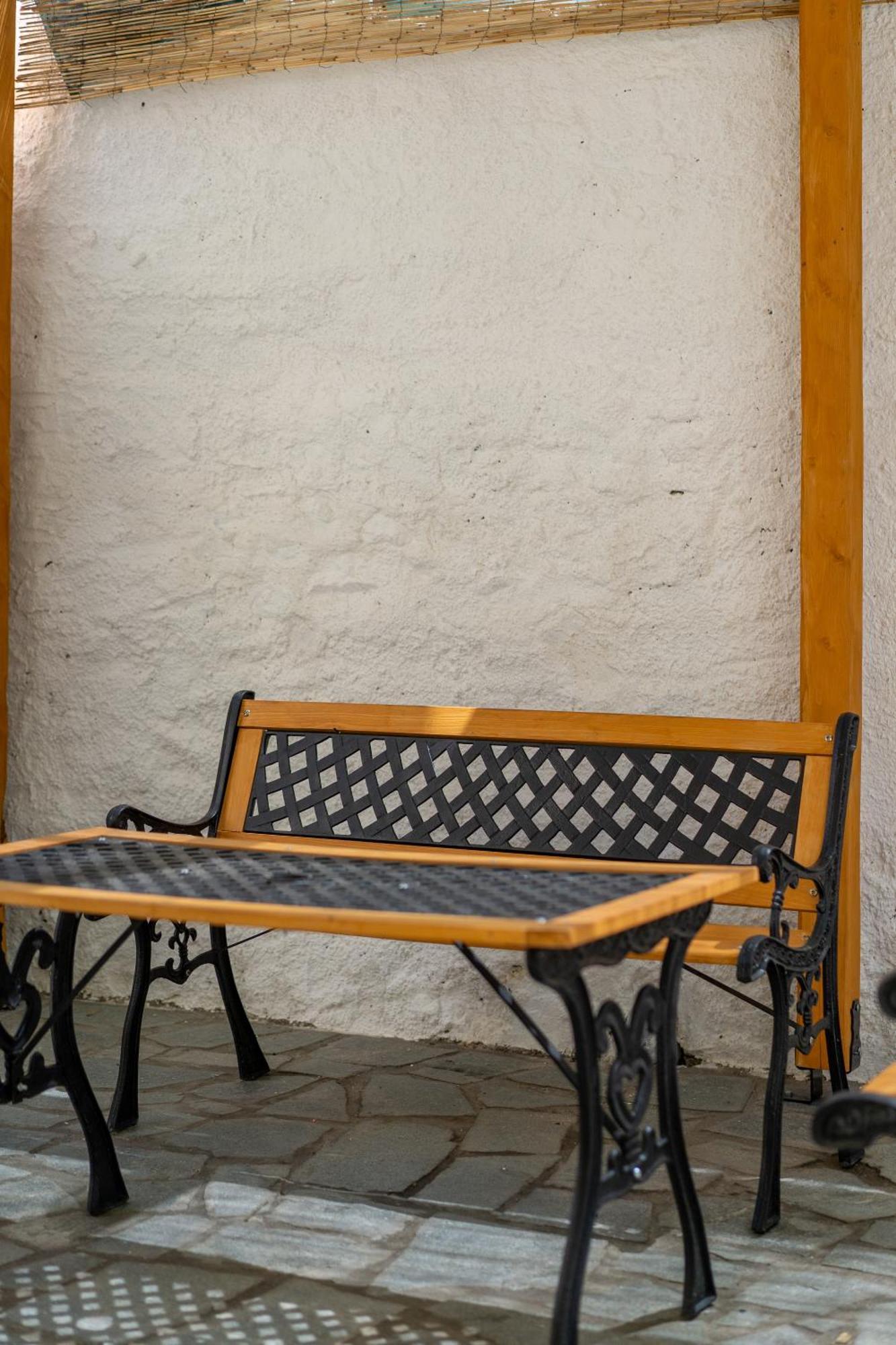 Spacious Home With Yard, Mytilene Lesvos Bagian luar foto