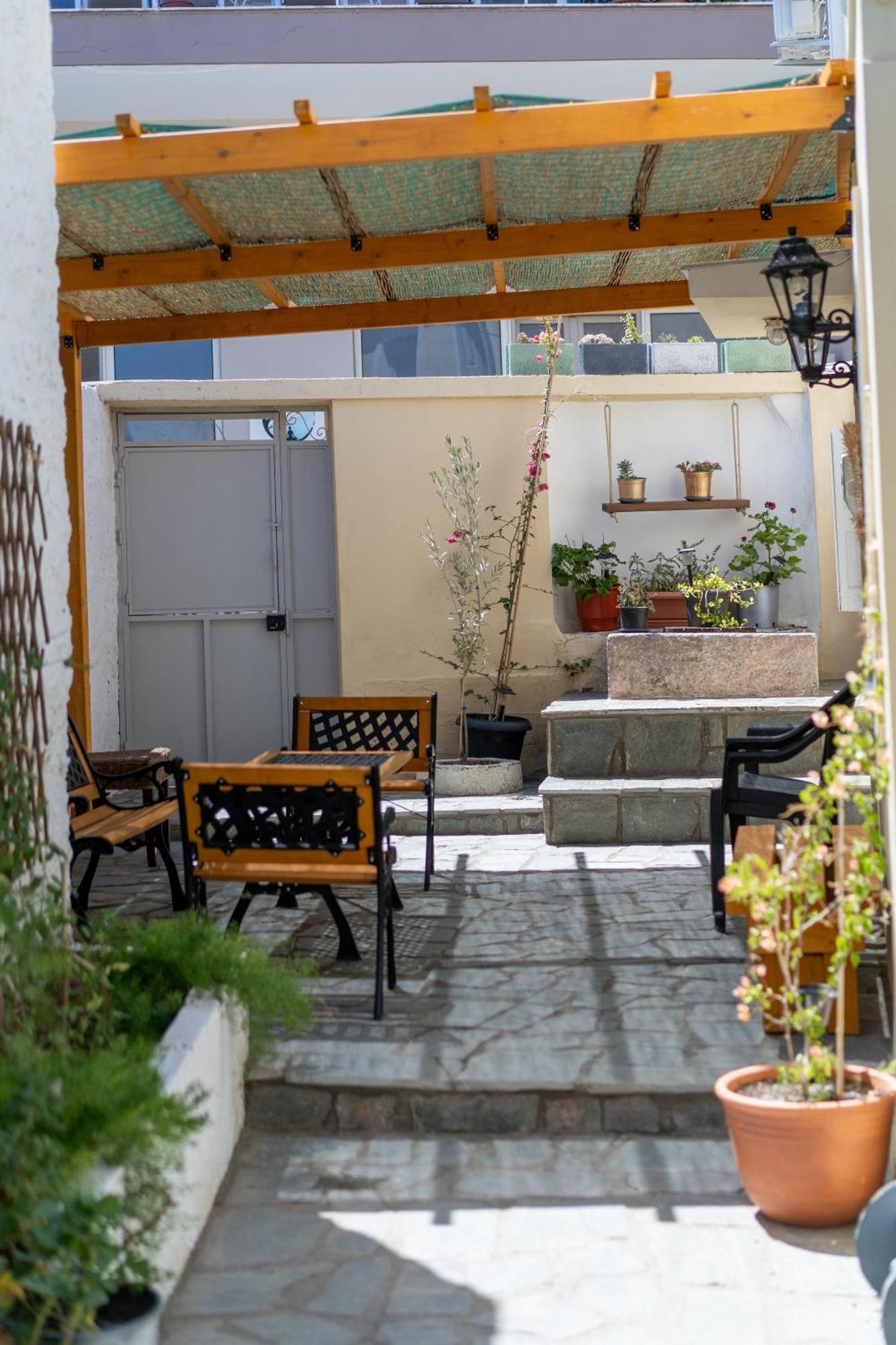 Spacious Home With Yard, Mytilene Lesvos Bagian luar foto