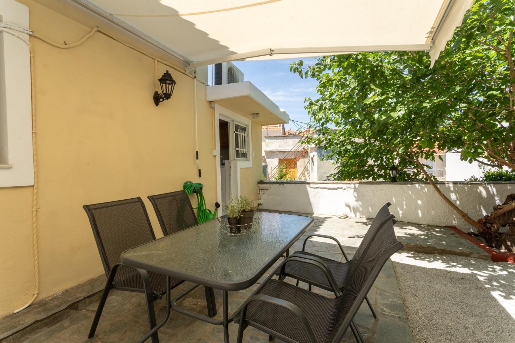 Spacious Home With Yard, Mytilene Lesvos Bagian luar foto