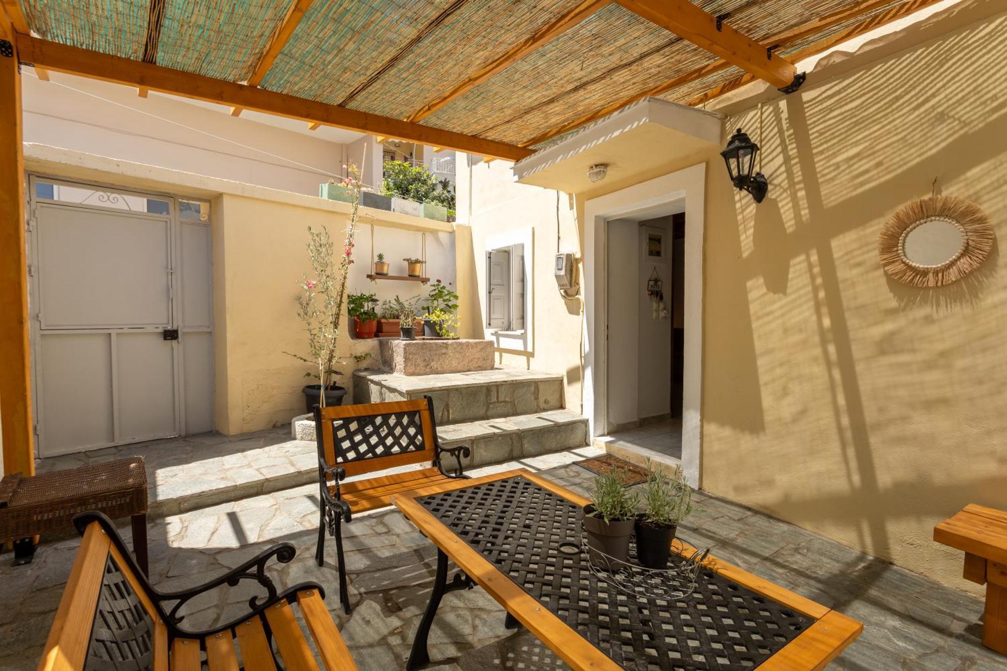 Spacious Home With Yard, Mytilene Lesvos Bagian luar foto