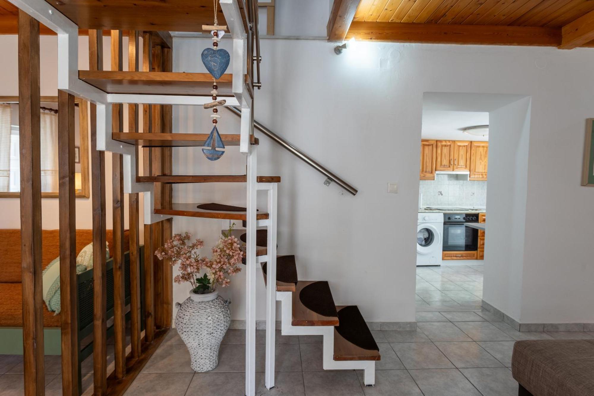 Spacious Home With Yard, Mytilene Lesvos Bagian luar foto