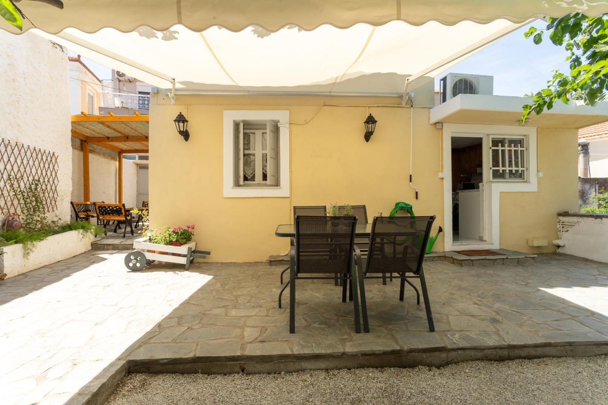 Spacious Home With Yard, Mytilene Lesvos Bagian luar foto