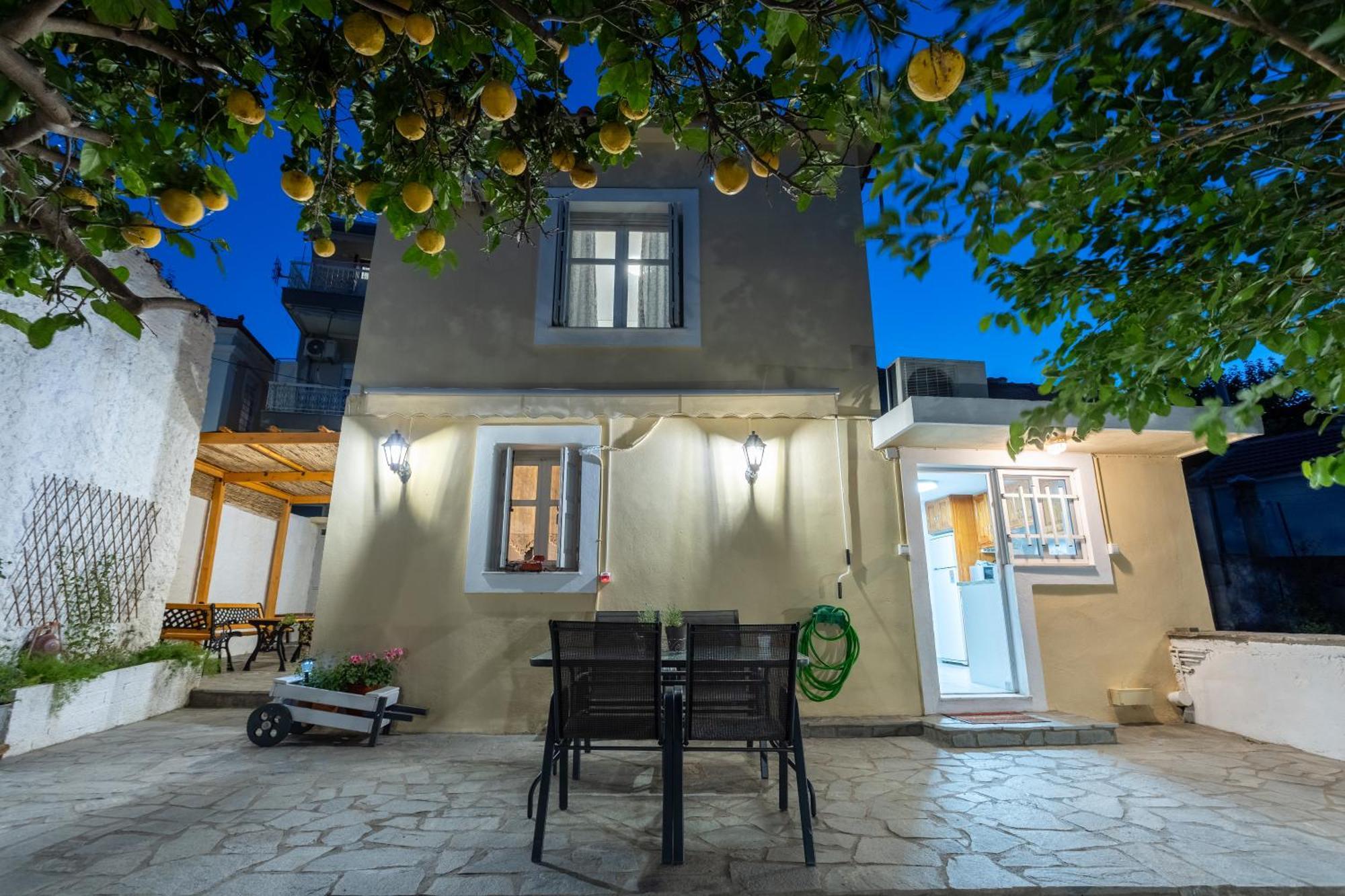 Spacious Home With Yard, Mytilene Lesvos Bagian luar foto